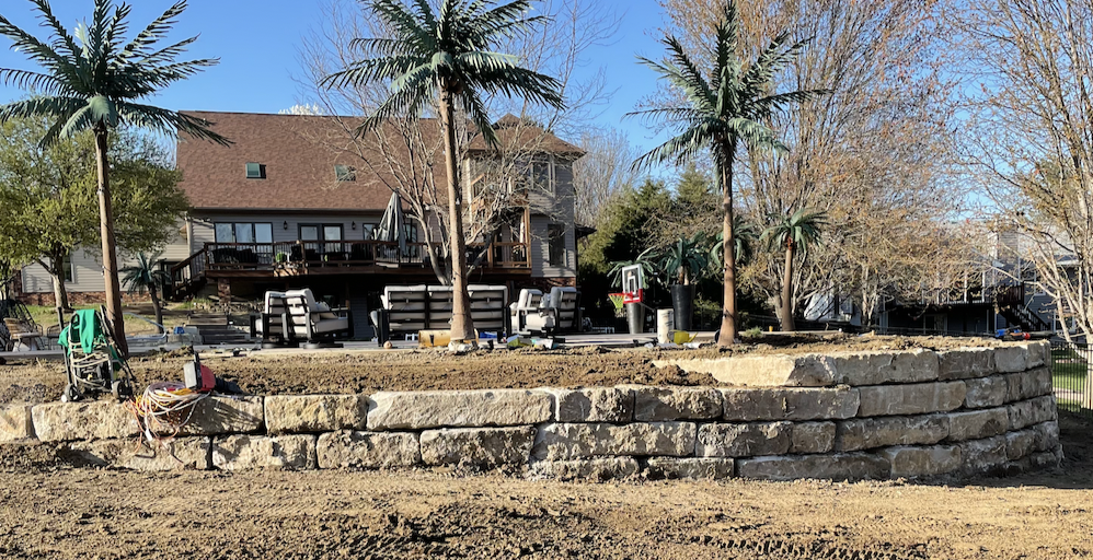 Retaining wall for pool